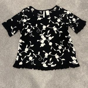 NWOT Embroidered top with ruffle sleeves and hem